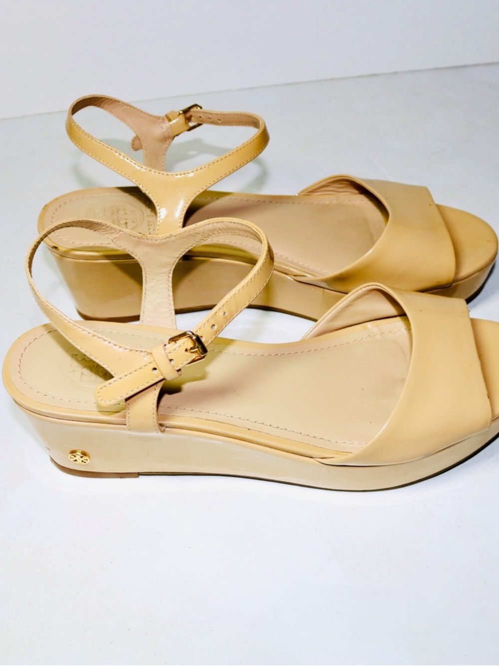 Tory Burch Abena Wedge Sandals in Beige - Picture 3 of 13